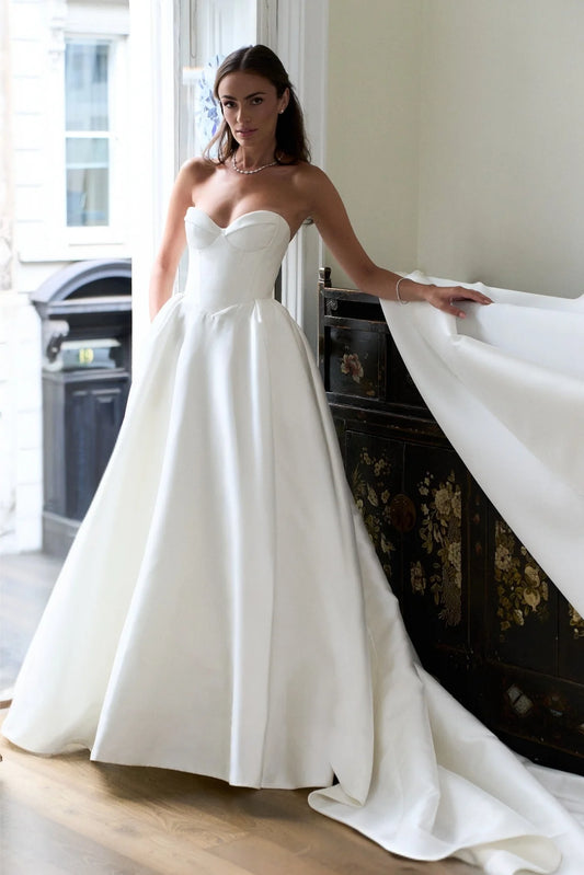 Caroline Castigliano Electric Iris