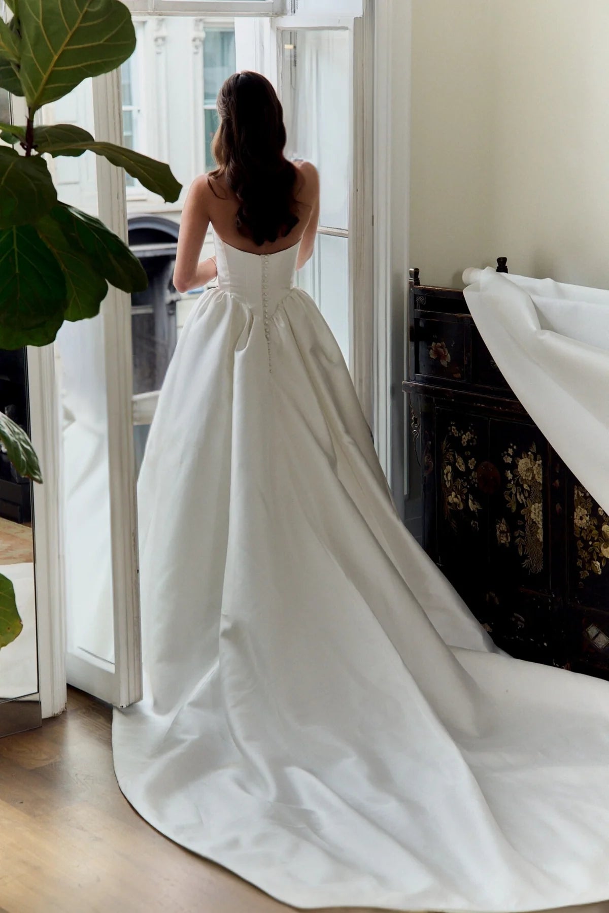 Caroline Castigliano Electric Iris