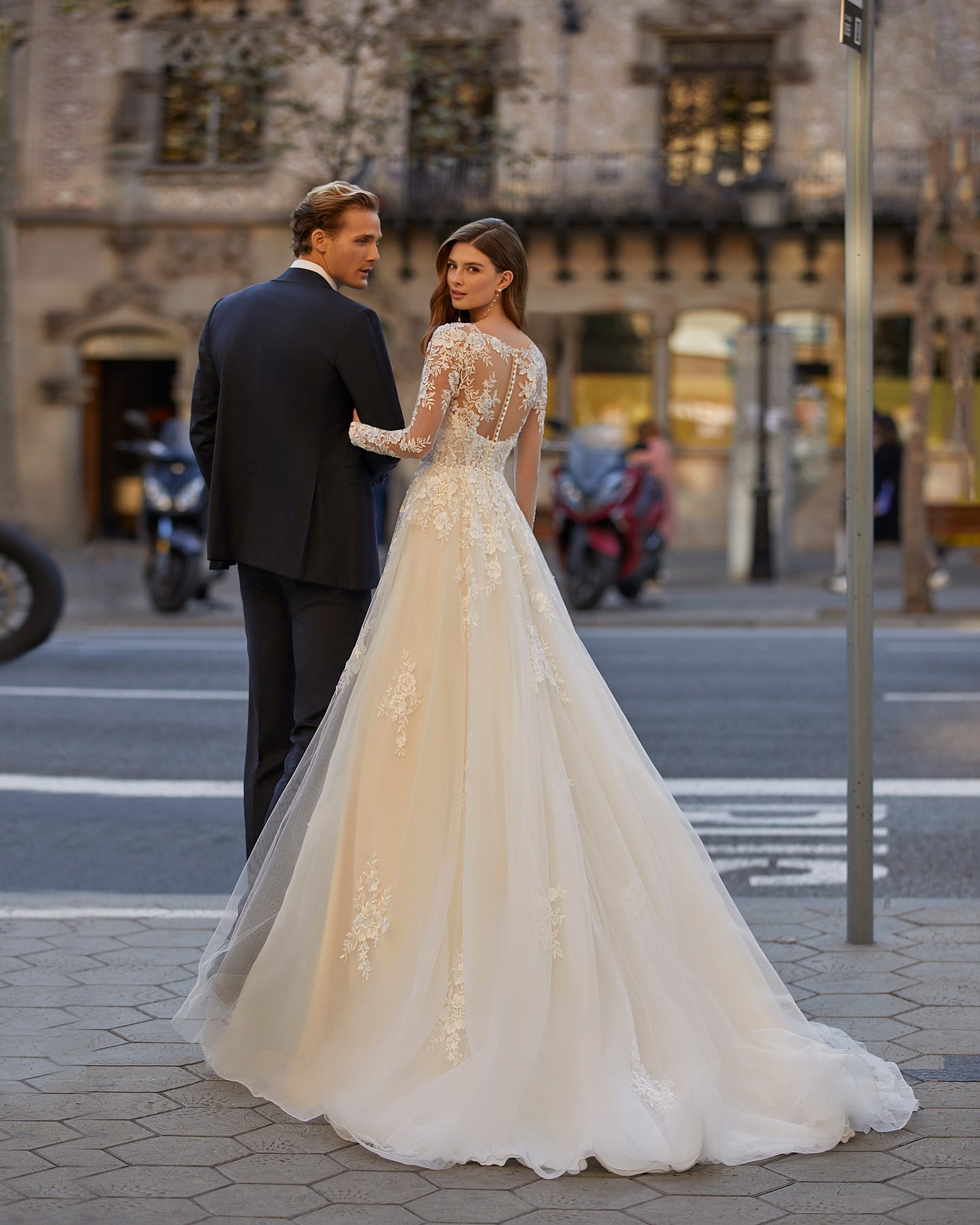 Luna Novias Tevan